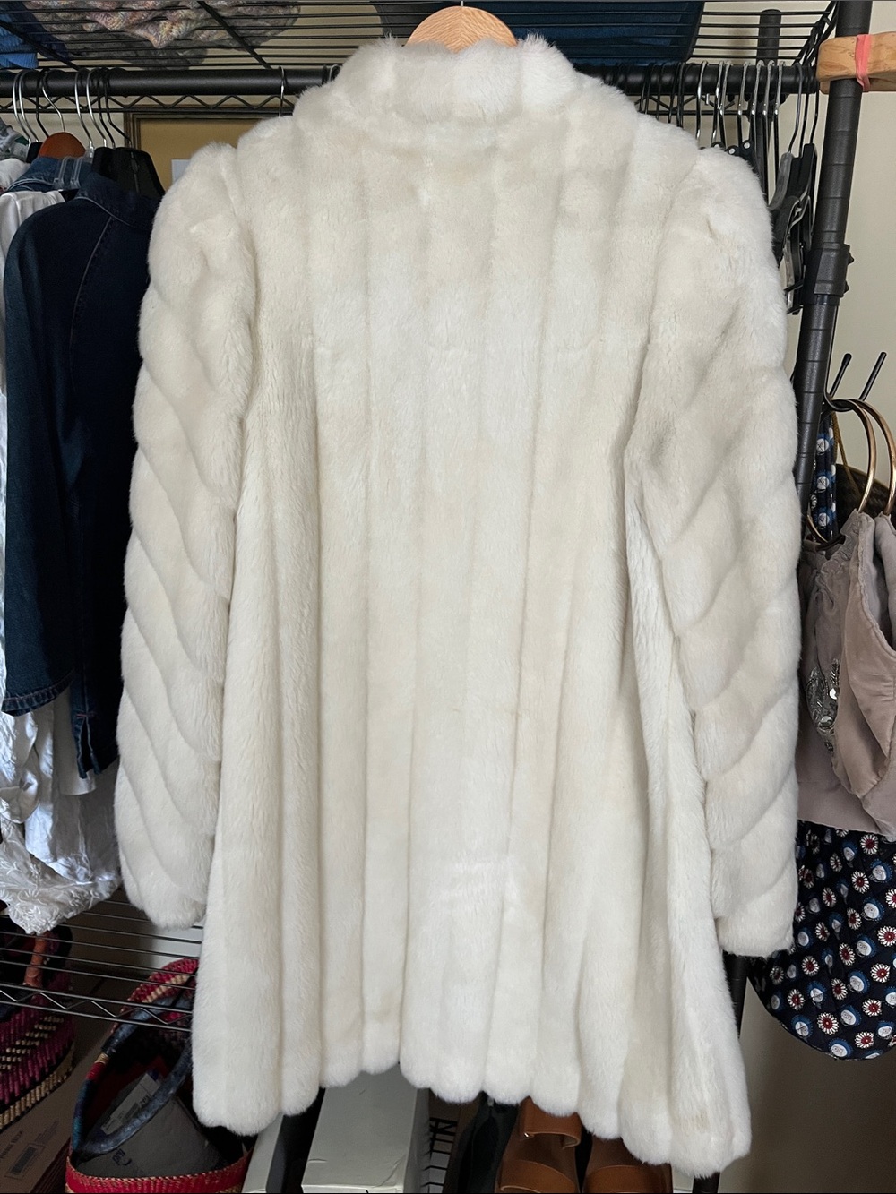 Vintage Jordache Cream Faux Fur Coat Size Small Hidden Closures 80s 90s Glam - Picture 13 of 13